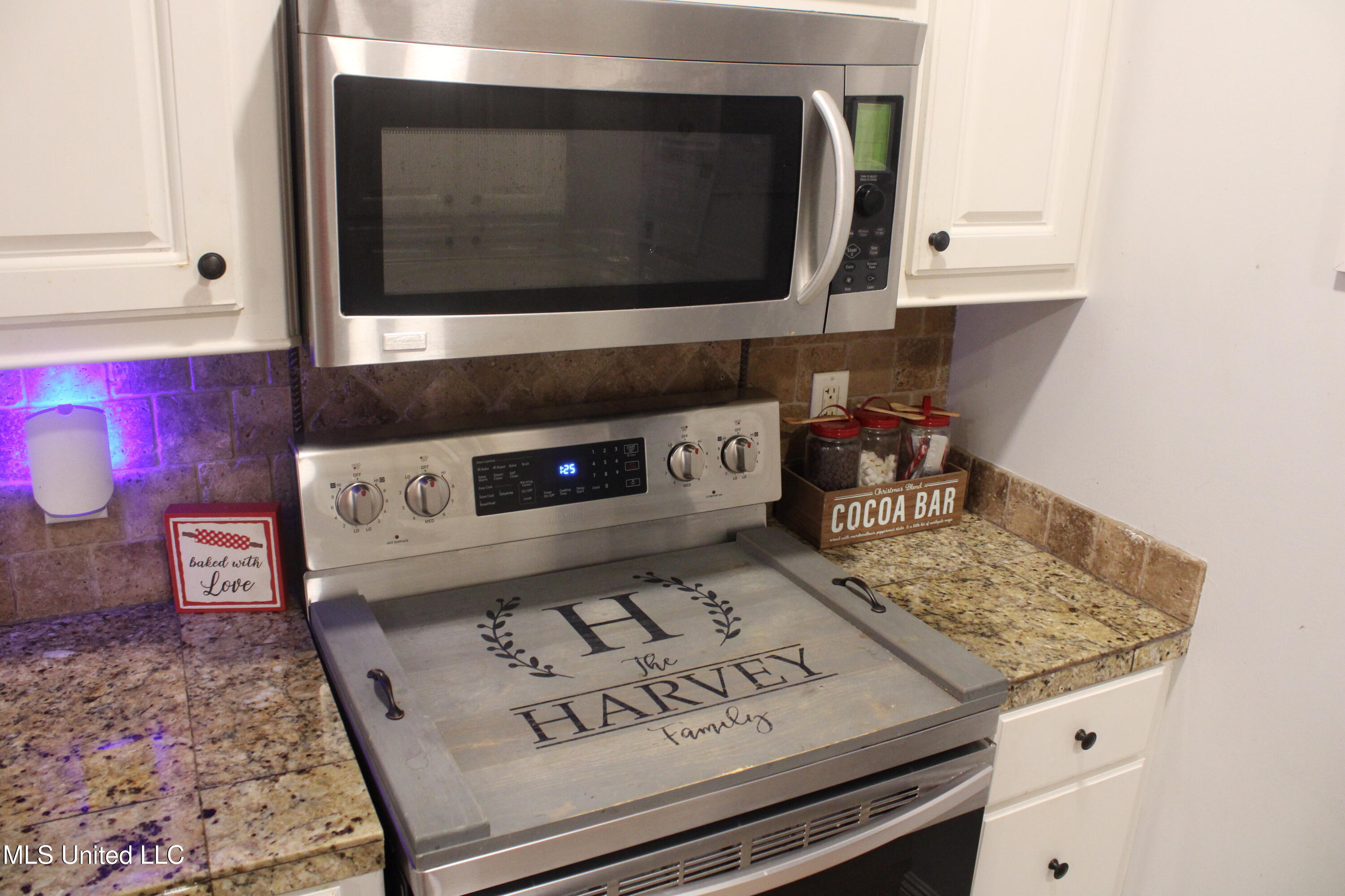 100 Navajo Circle Clinton, MS 39056 - Photo 33 of 53 Kitchen - Microwave/Range