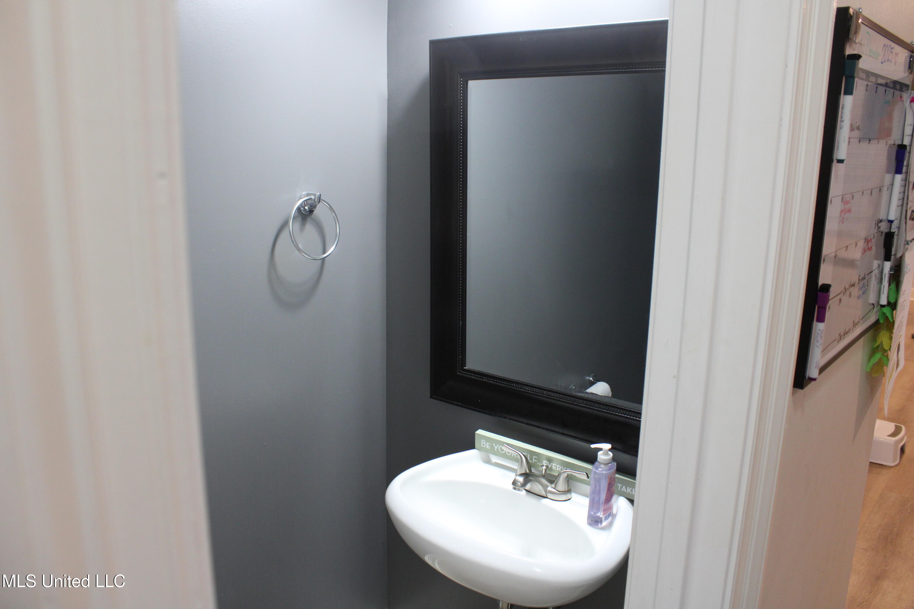 100 Navajo Circle Clinton, MS 39056 - Photo 35 of 53 Half Bath