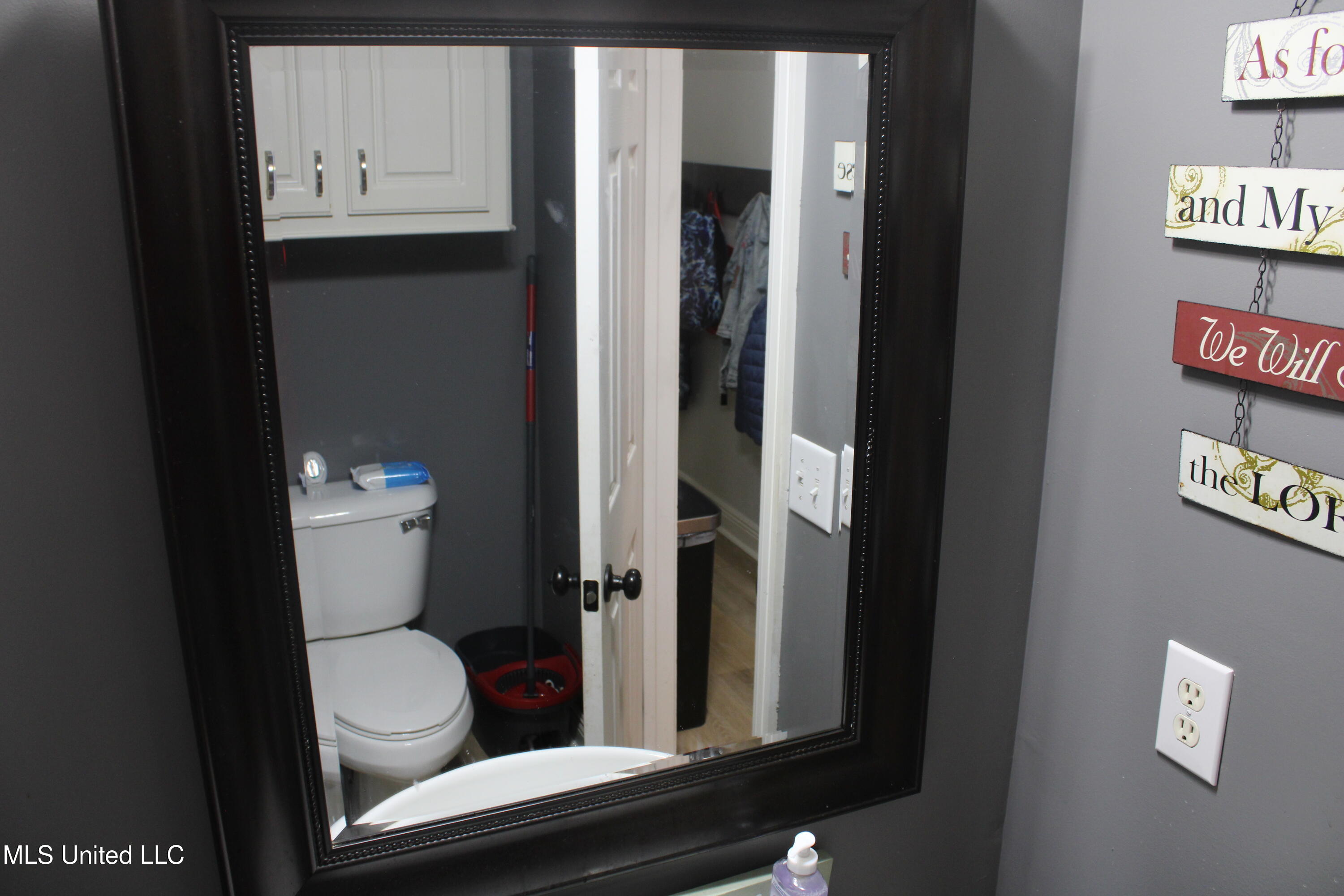 100 Navajo Circle Clinton, MS 39056 - Photo 37 of 53 Half Bath 3