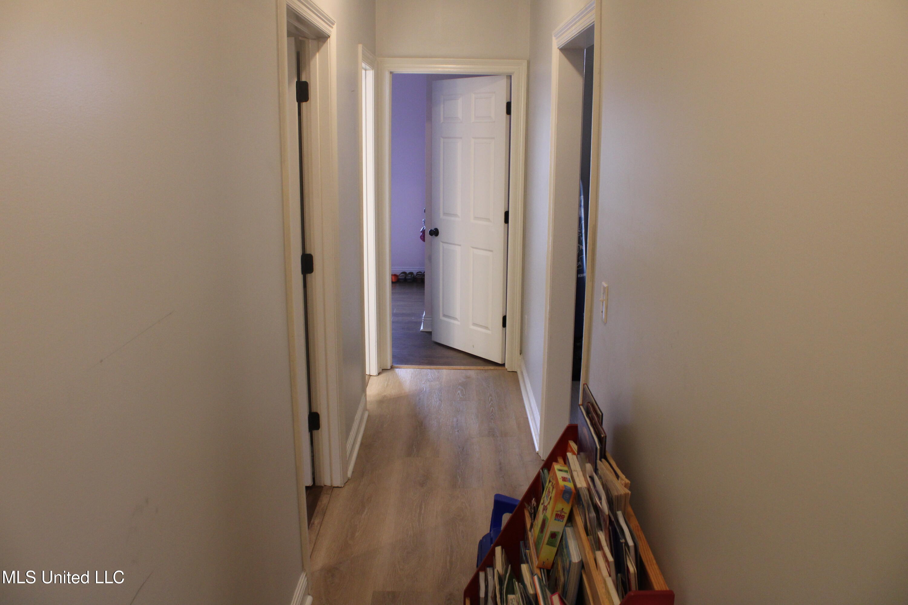 100 Navajo Circle Clinton, MS 39056 - Photo 45 of 53 Hallway 2