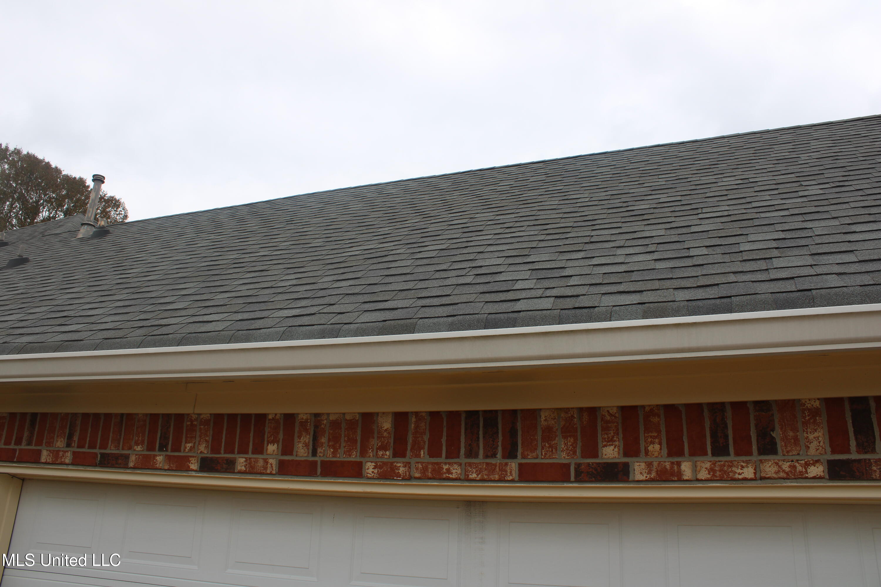 100 Navajo Circle Clinton, MS 39056 - Photo 6 of 53 Roof