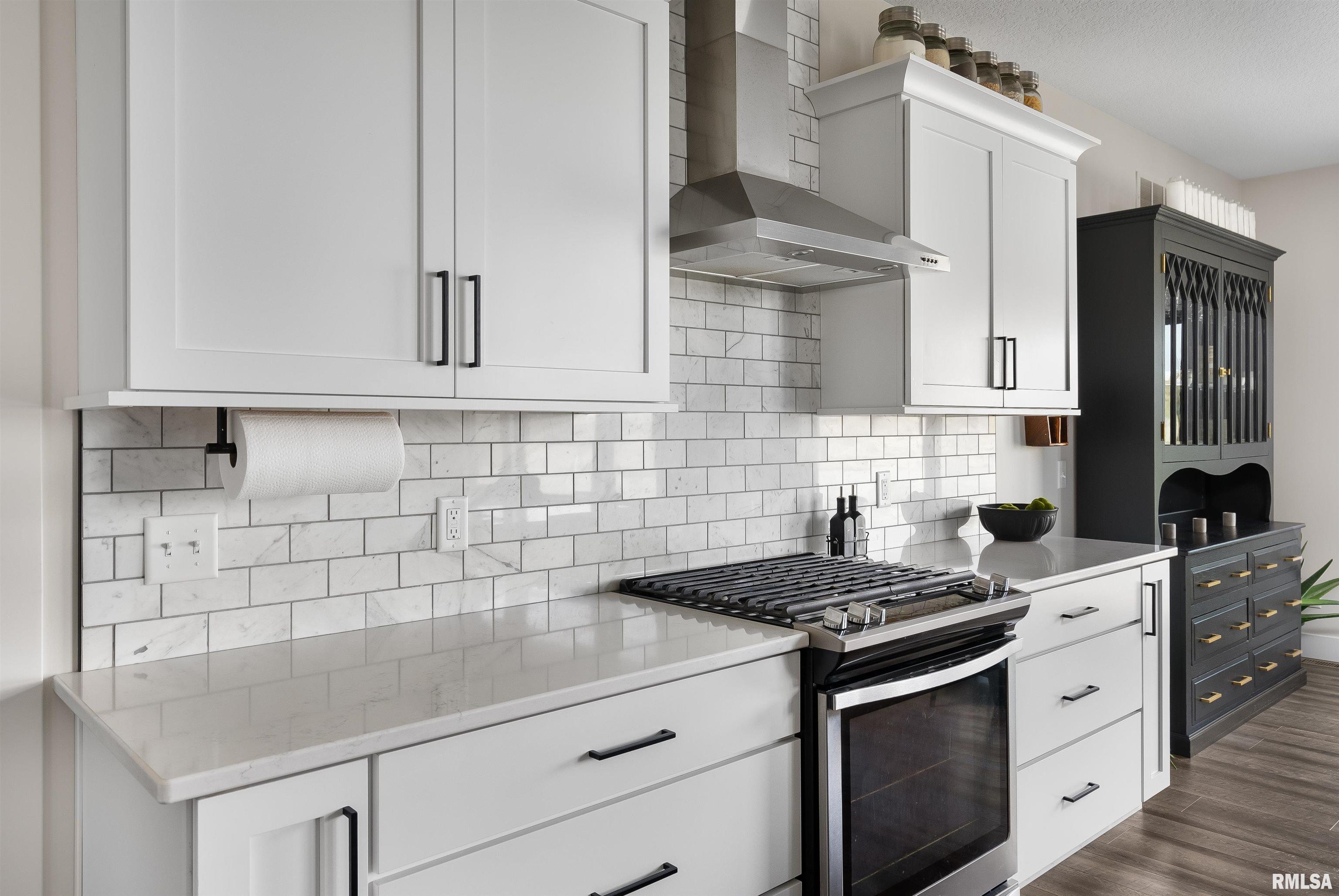 4714 Lakeside Drive Bettendorf, IA 52722 - Photo 12 of 45