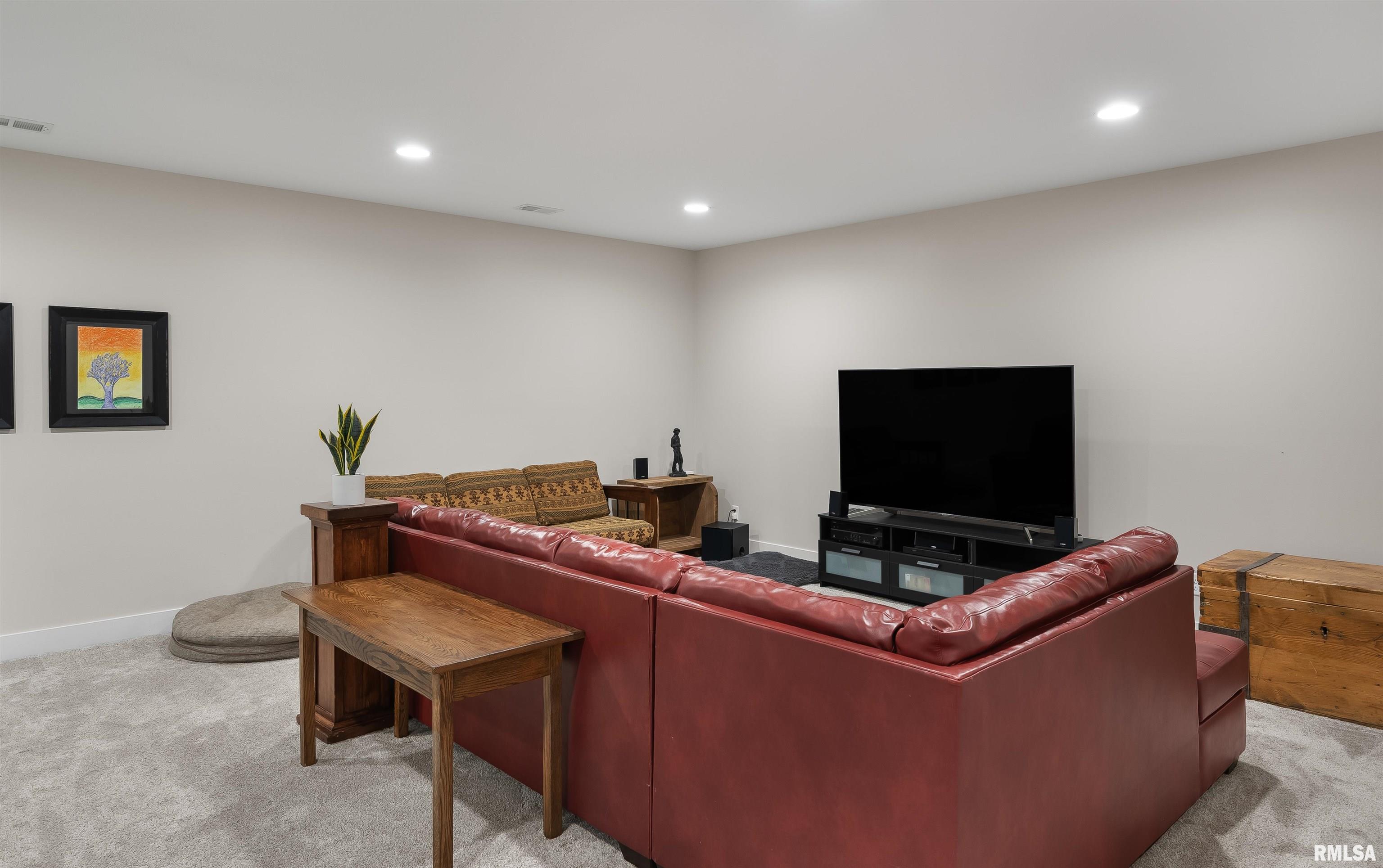 4714 Lakeside Drive Bettendorf, IA 52722 - Photo 34 of 45