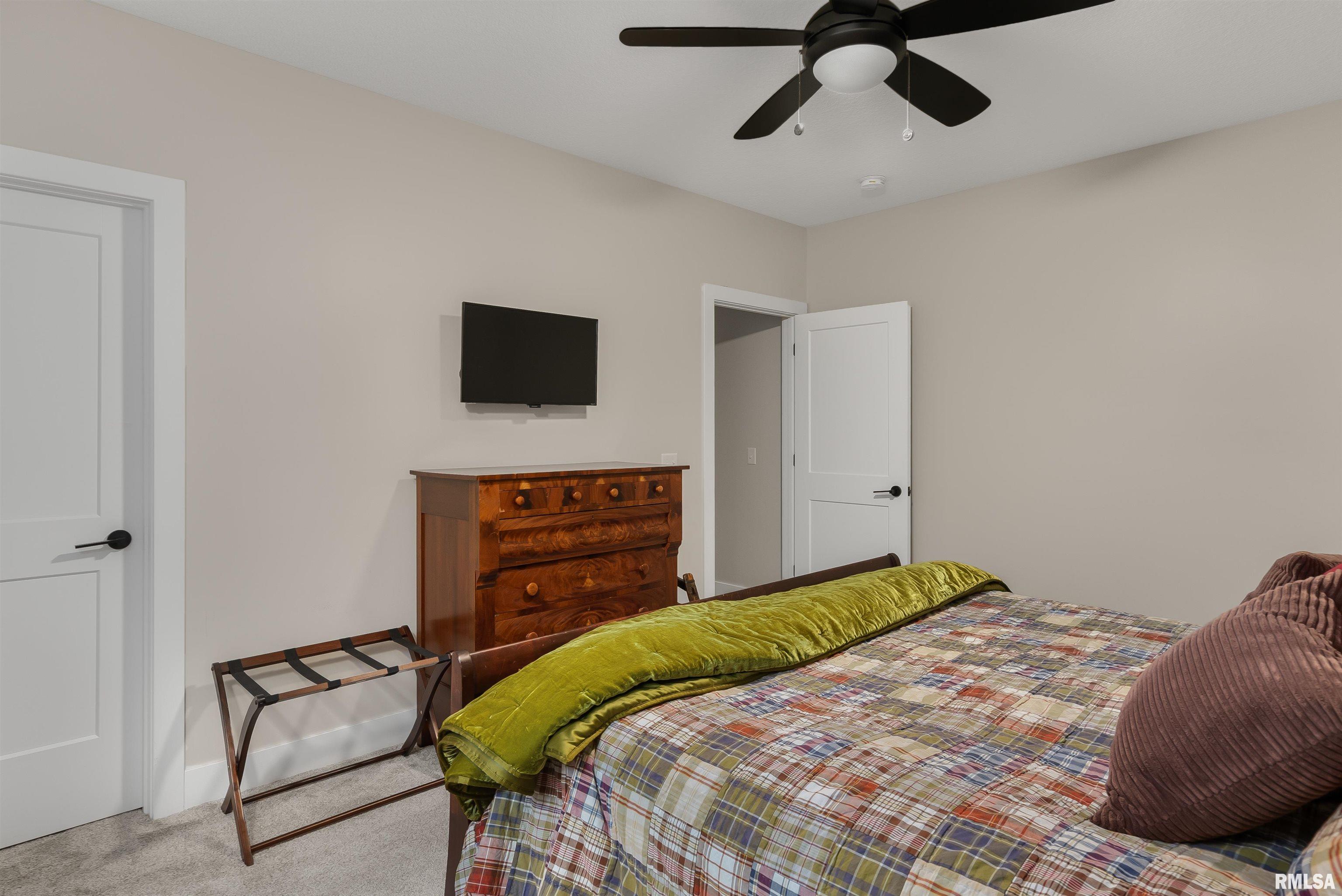 4714 Lakeside Drive Bettendorf, IA 52722 - Photo 38 of 45