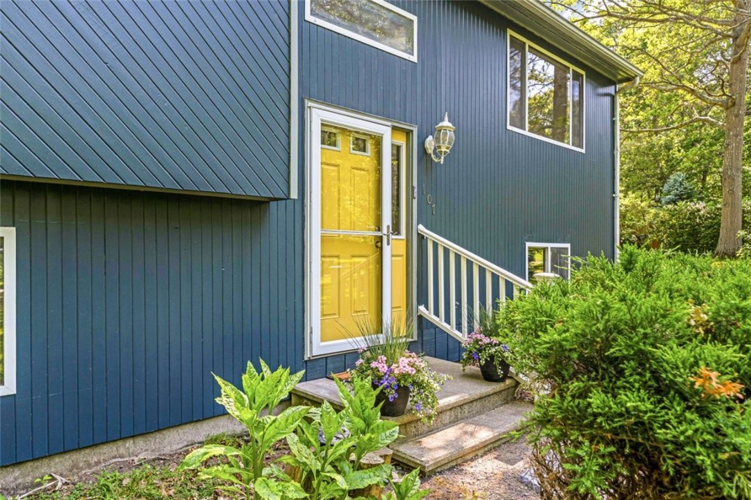 107 Huckleberry Road North Kingstown, RI 02852 - Photo 3 of 29