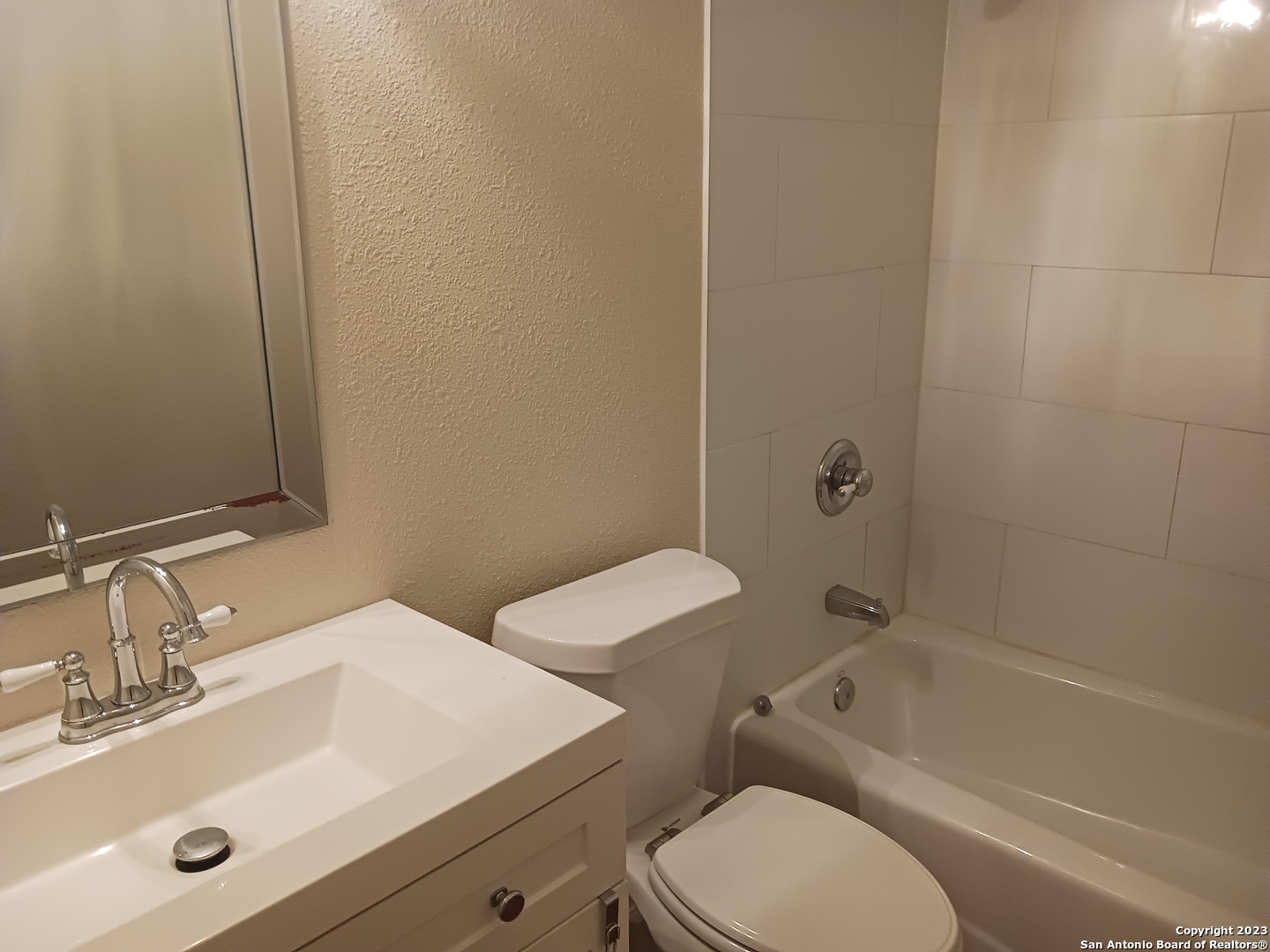 11725 Spring Ridge Drive San Antonio, TX 78249 - Photo 10 of 18 a bathroom with a sink a toilet and bathtub