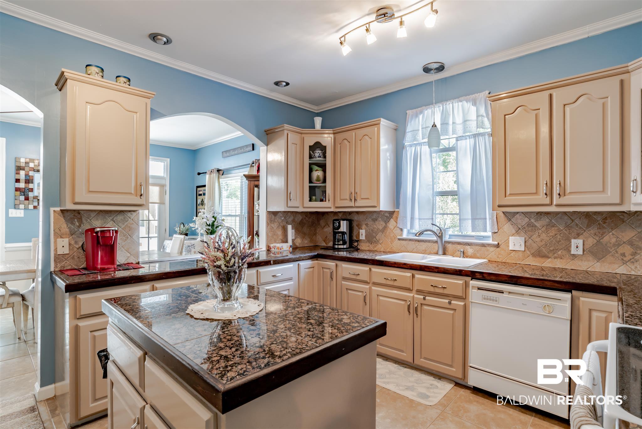 102 Creekside Drive Daphne, AL 36526 - Photo 10 of 34