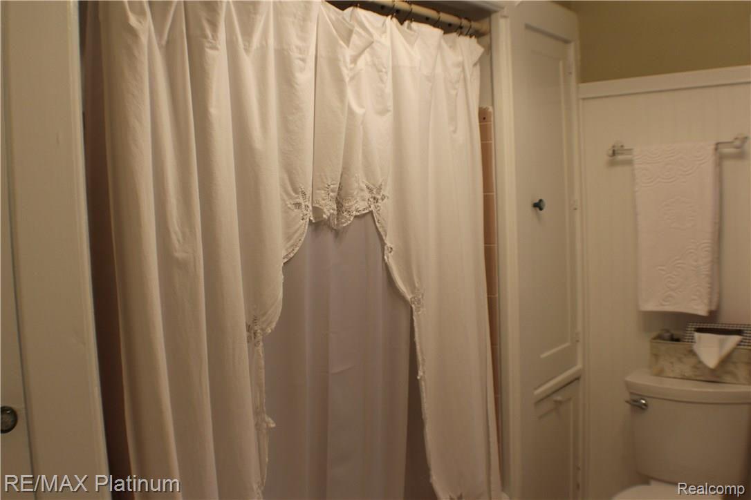 300 East South Holly Road Fenton, MI 48430 - Photo 30 of 38 IMG_0205.JPG
