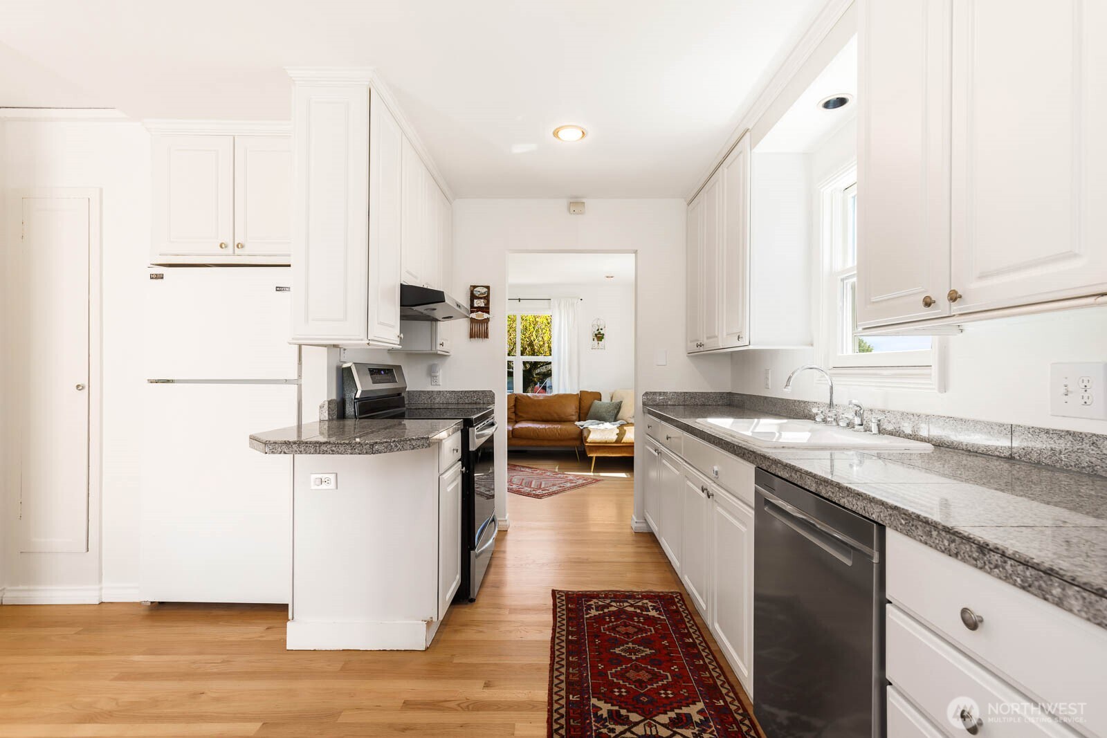 8633 36th Avenue Southwest Seattle, WA 98126 - Photo 11 of 25