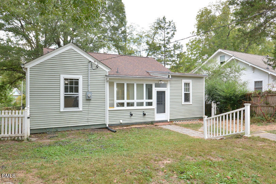 2307 Chapel Hill Road Durham, NC 27707 - Photo 4 of 27