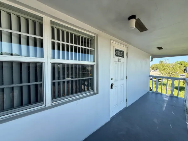 $1,450 | 68 Sussex East, West Palm Beach, FL 33417