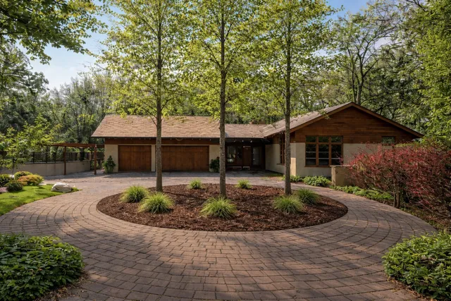 $3,150,000 | 20545 Linden Road, Deephaven, MN 55331