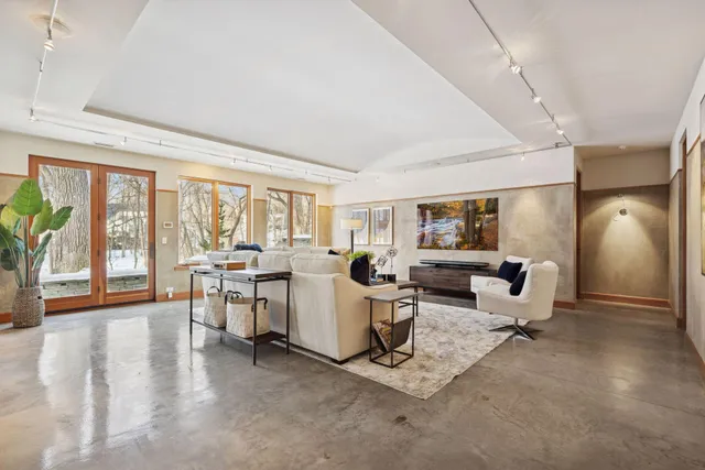 $3,150,000 | 20545 Linden Road, Deephaven, MN 55331