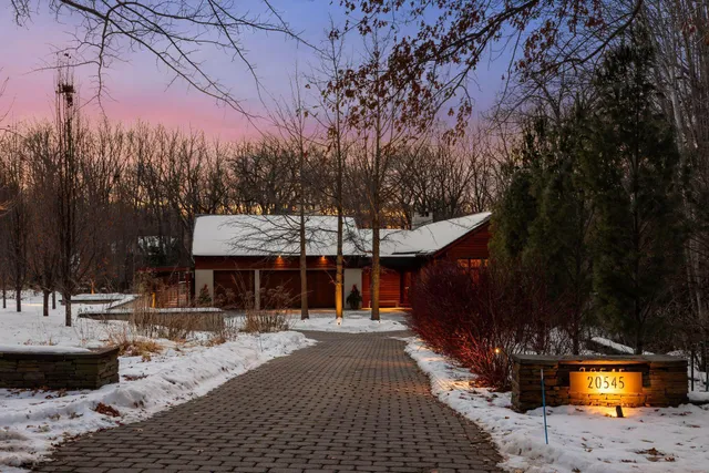 $3,150,000 | 20545 Linden Road, Deephaven, MN 55331