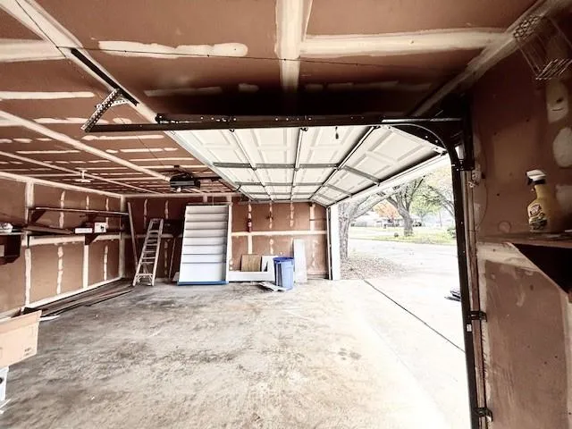 $2,300 | 1618 Oakridge Drive, Pantego, TX 76013