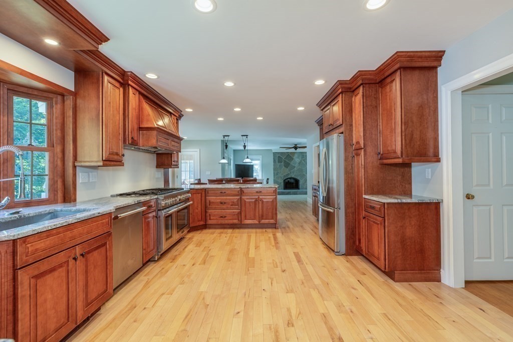 5 Bayberry Road Windham, NH 03087 - Photo 7 of 34