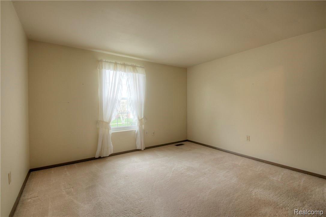 44782 Hanford Road Canton, MI 48187 - Photo 21 of 32 20 MB.jpg