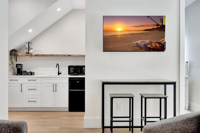 $8,250 | 341 Albert Street, Dunedin, FL 34698