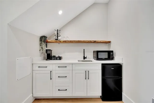 $8,250 | 341 Albert Street, Dunedin, FL 34698