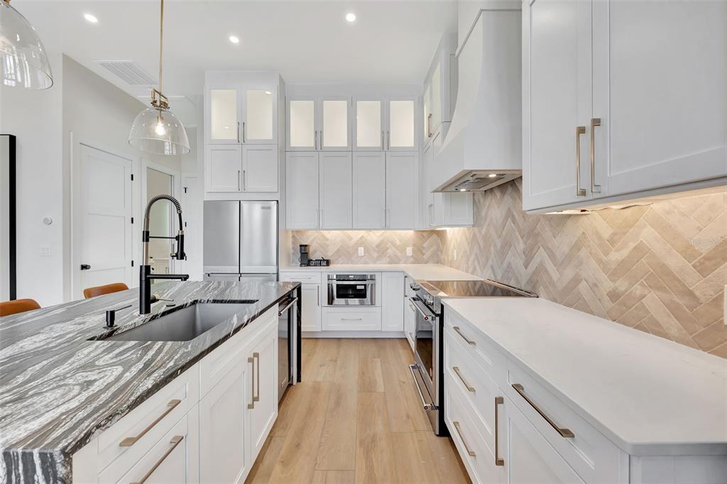 341 Albert Street Dunedin, FL 34698 - Photo 10 of 49