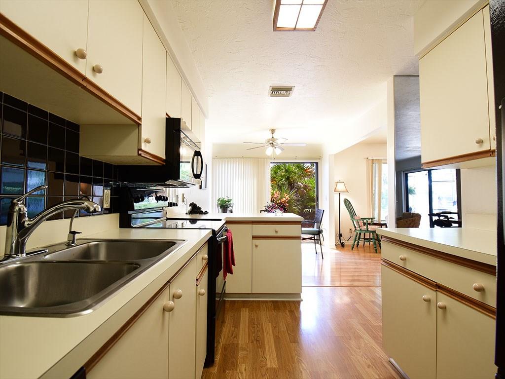 690 Timber Ridge Trail Southwest, Unit 102 Vero Beach, FL 32962 - Photo 10 of 31 Gallery Image 10