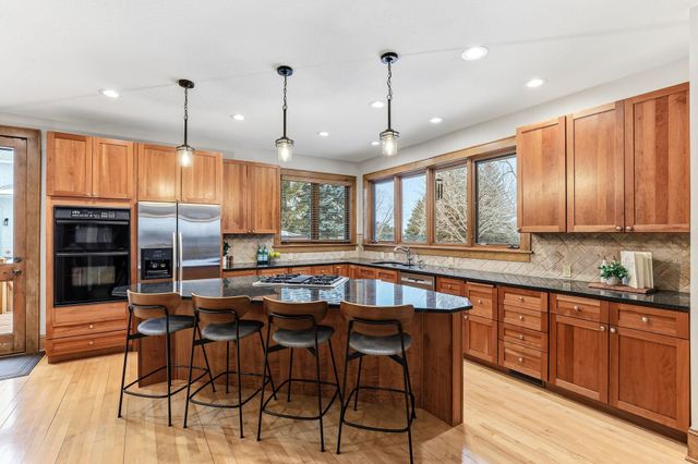 $1,000,000 | 6934 Highover Drive, Chanhassen, MN 55317