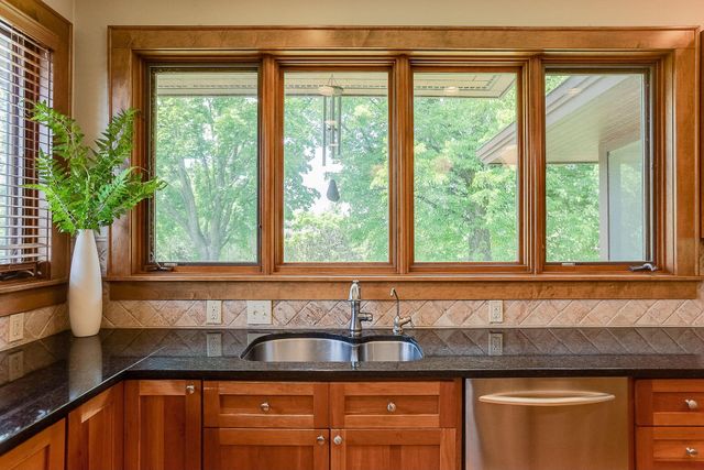 $1,000,000 | 6934 Highover Drive, Chanhassen, MN 55317