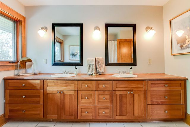 $1,000,000 | 6934 Highover Drive, Chanhassen, MN 55317