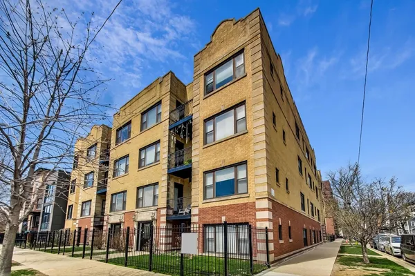 $2,595 | 1910 North Washtenaw Avenue, Unit 2, Chicago, IL 60647