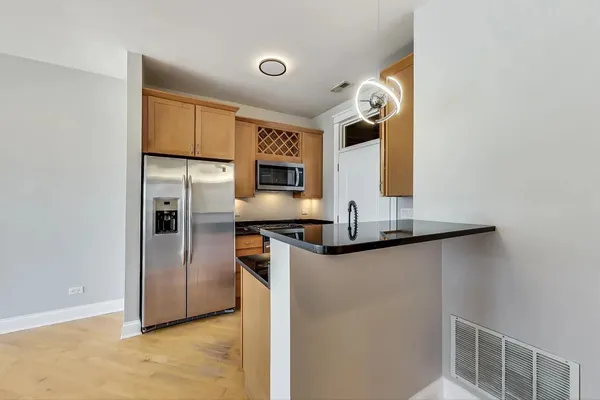 $2,595 | 1910 North Washtenaw Avenue, Unit 2, Chicago, IL 60647