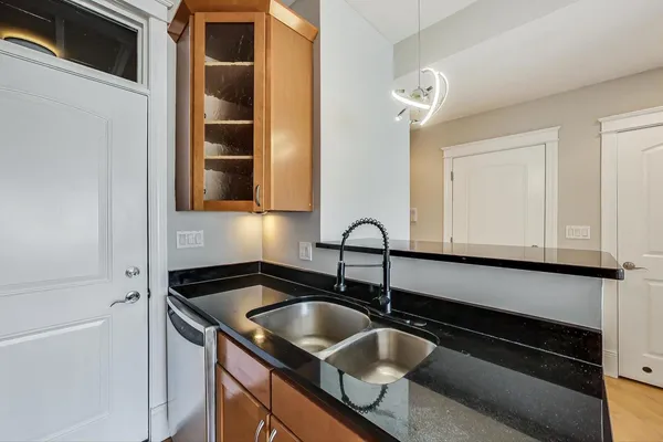 $2,595 | 1910 North Washtenaw Avenue, Unit 2, Chicago, IL 60647