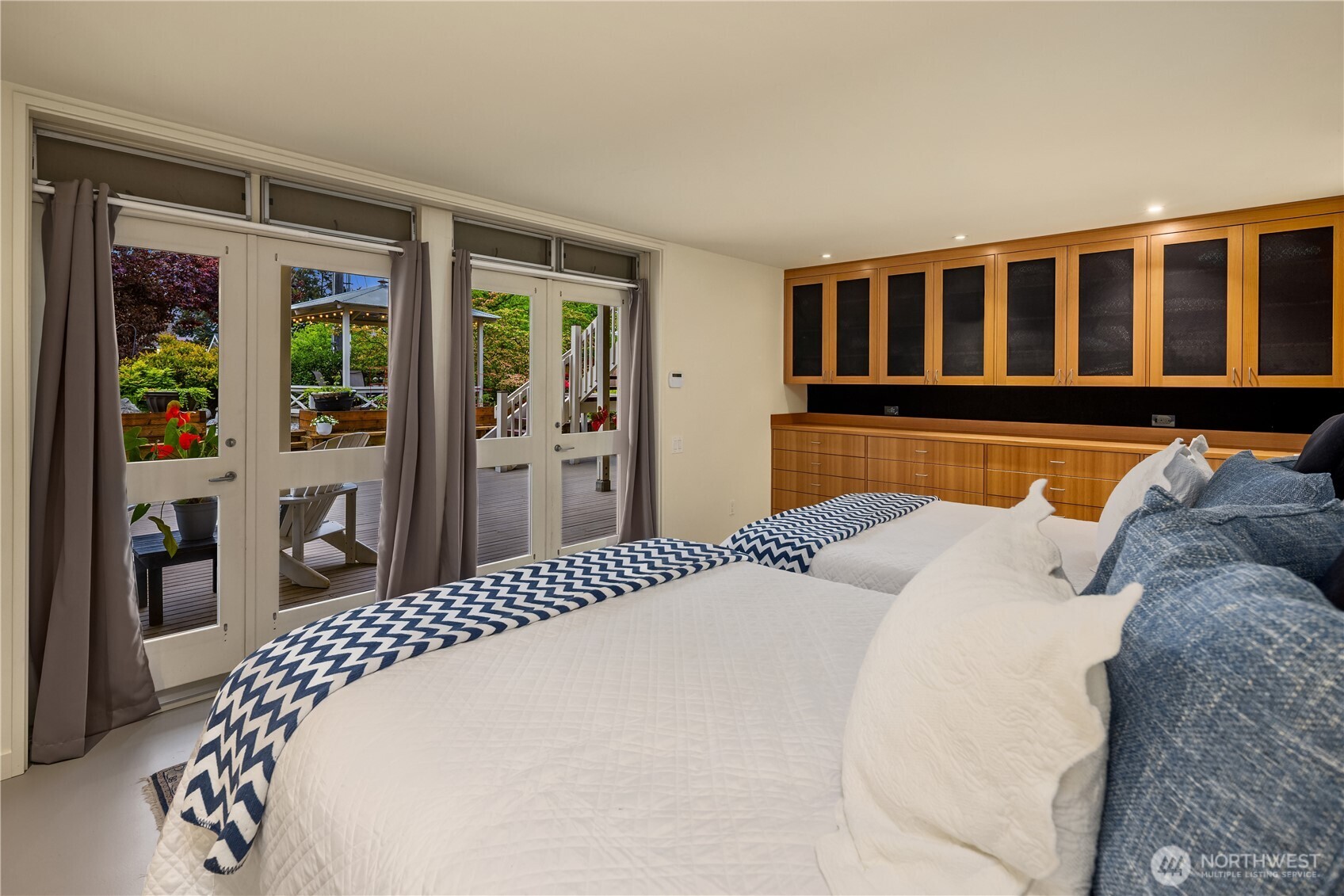 4712 Southwest Brace Point Drive Seattle, WA 98136 - Photo 14 of 33