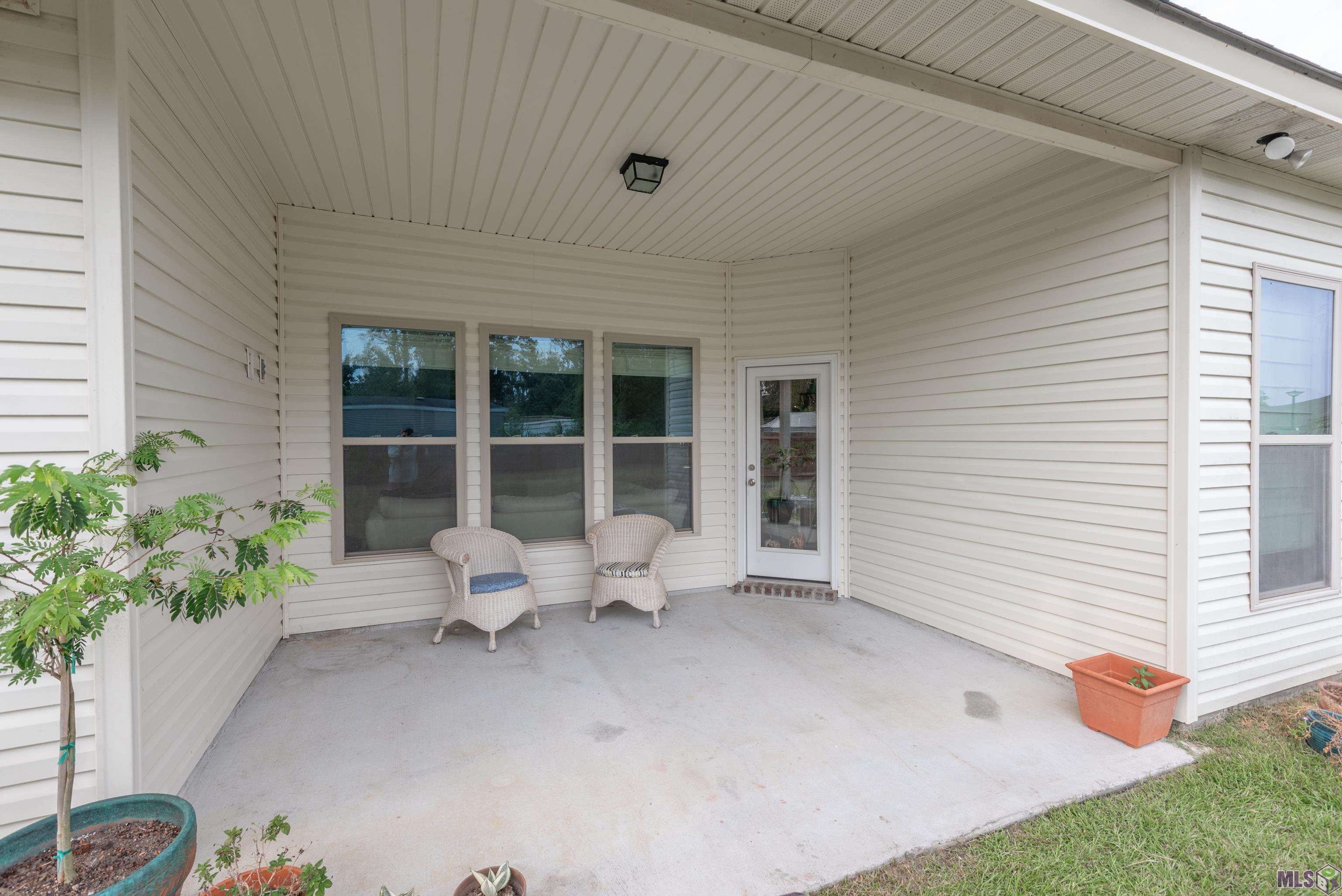 7714 Bend Road Denham Springs, LA 70706 - Photo 25 of 27 back patio