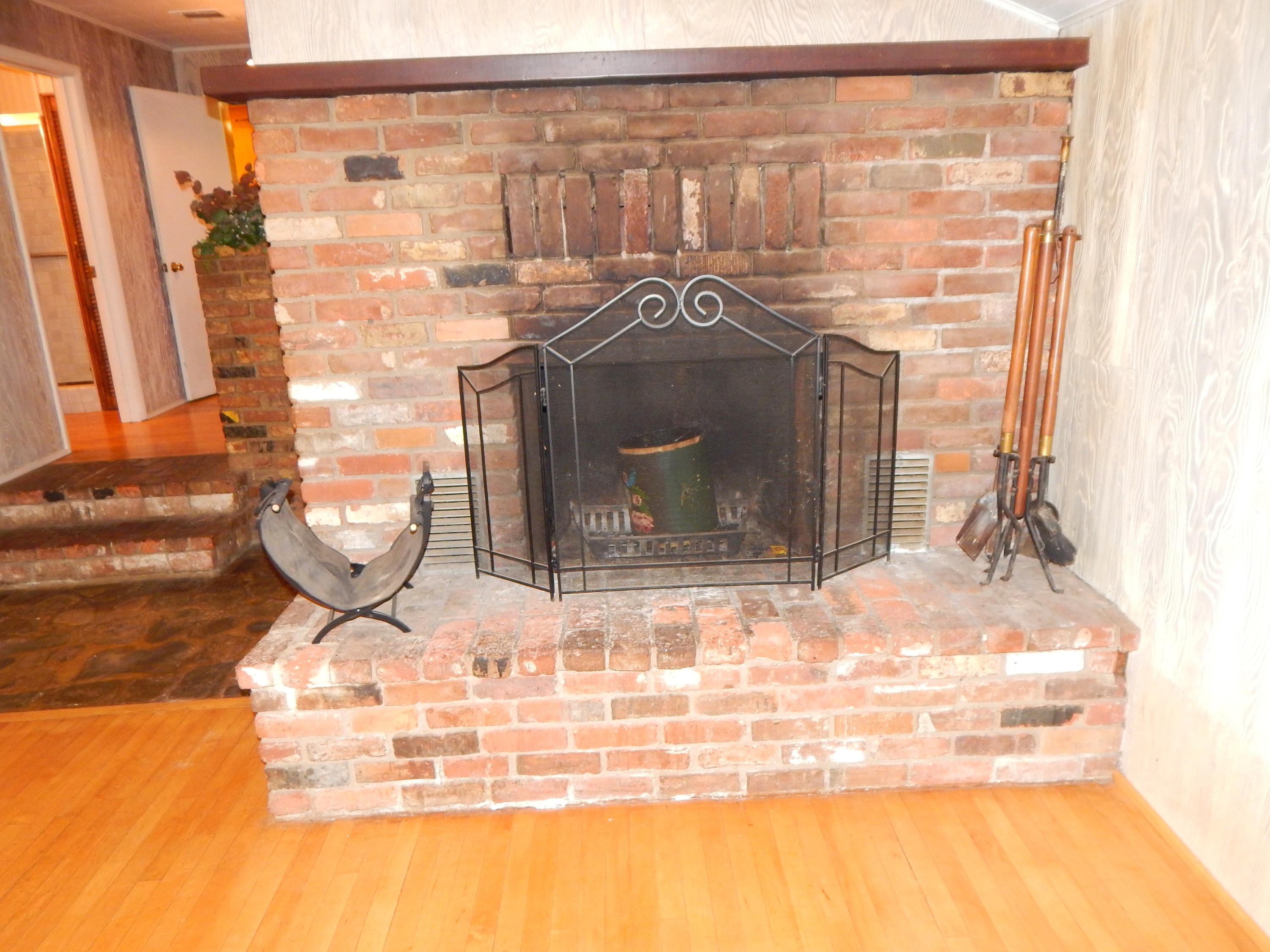 6460 Riverside Drive Redding, CA 96001 - Photo 67 of 81 a view of a fireplace in a empty room