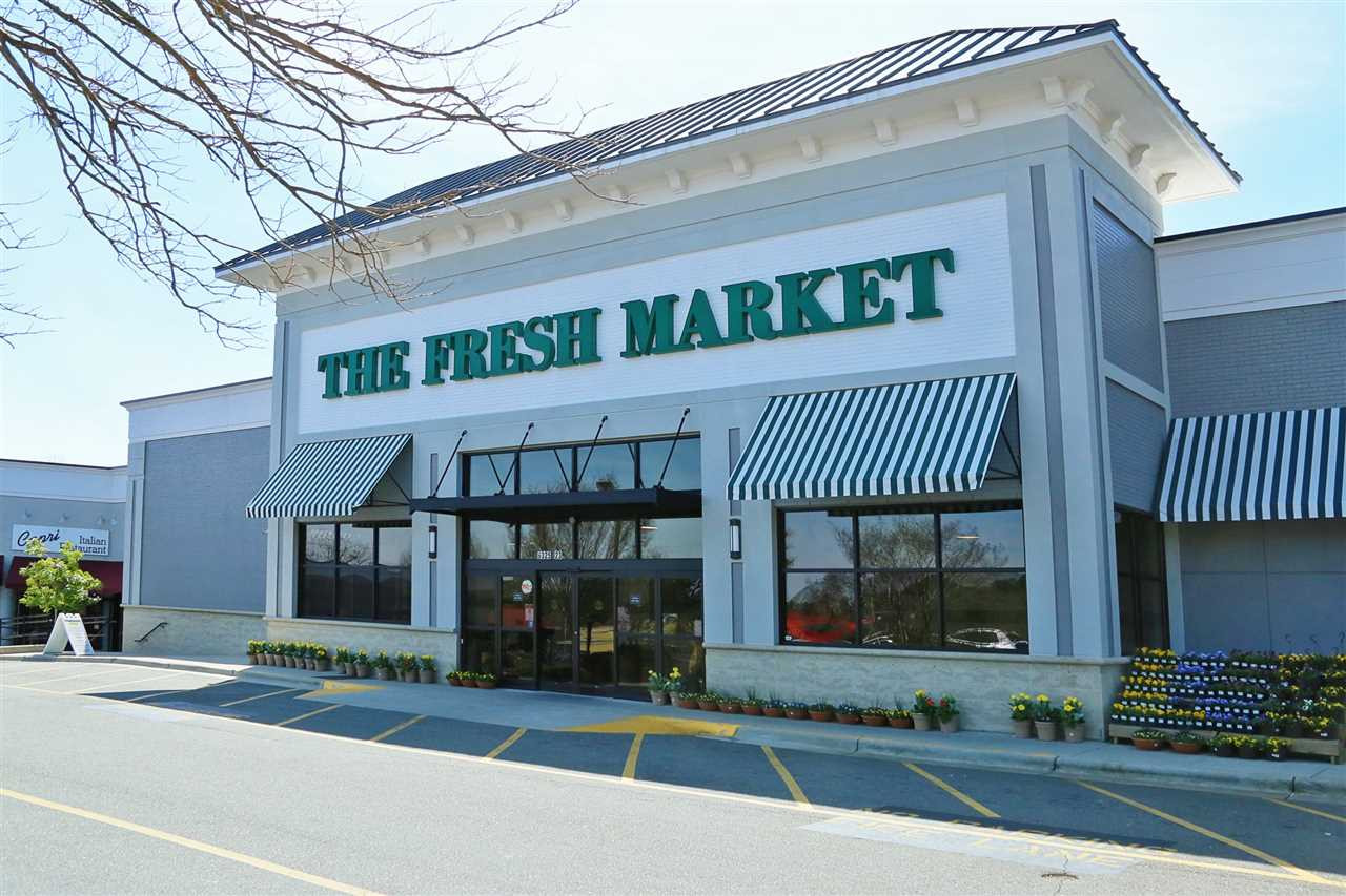 7040 Sandy Forks Road, Unit 201 Raleigh, NC 27609 - Photo 27 of 29 3 minutes to Fresh Market Shopping Center 2 minutes to Falls Village Shopping Center Shopping Center