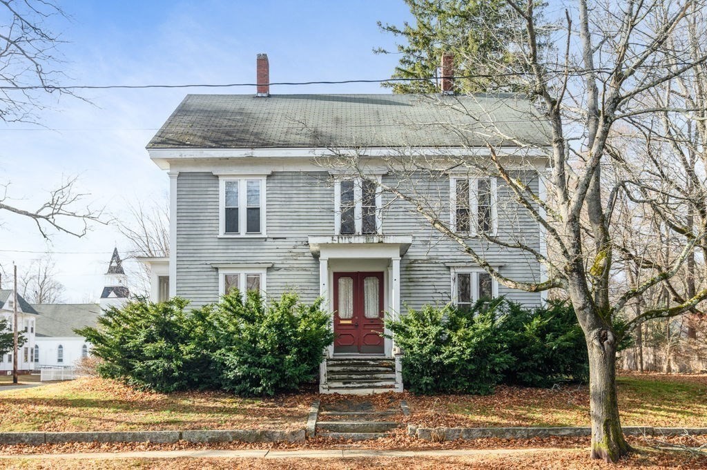 front view of house with a yard