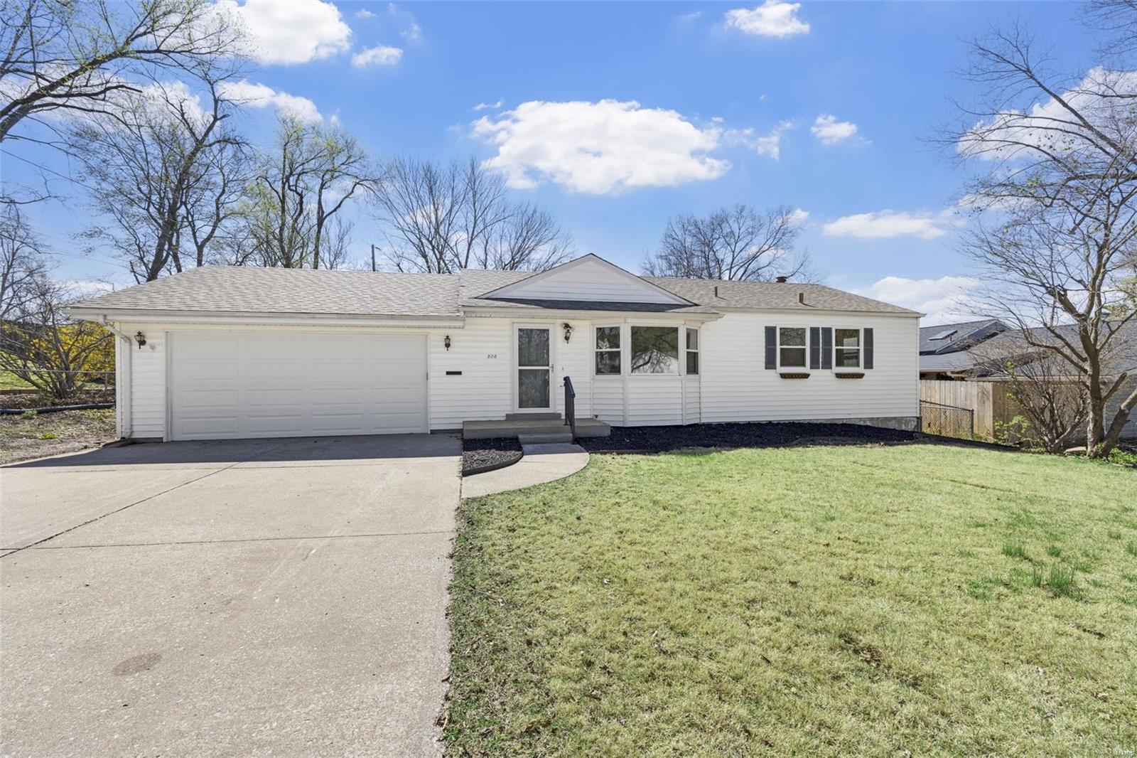 808 Pine Street St. Charles, MO 63301 - Photo 1 of 34