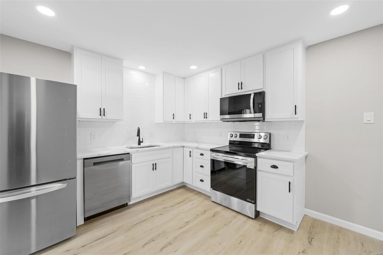 808 Pine Street St. Charles, MO 63301 - Photo 16 of 34