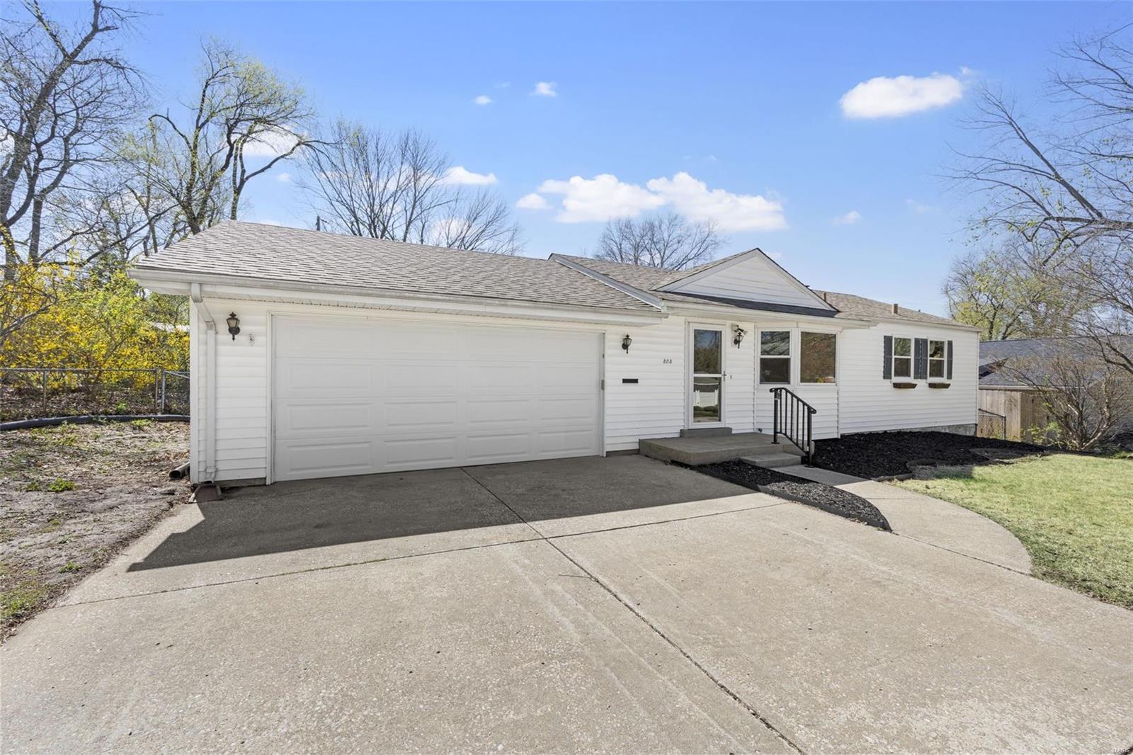 808 Pine Street St. Charles, MO 63301 - Photo 2 of 34