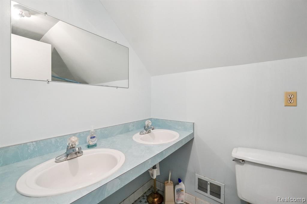 9551 Ellis Road Clarkston, MI 48348 - Photo 34 of 48
