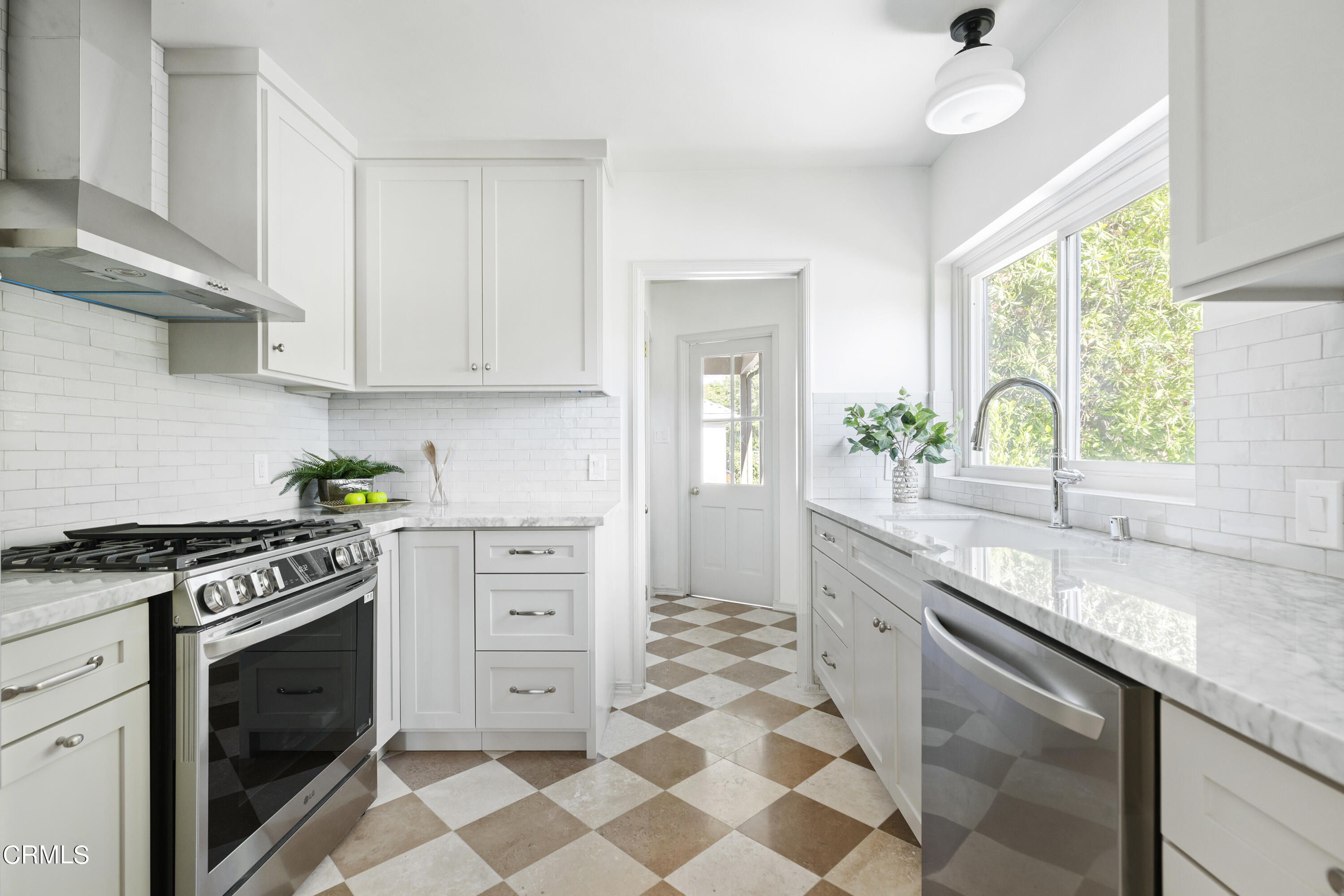 960 Roxbury Drive Pasadena, CA 91104 - Photo 10 of 28 kitchen roxbury