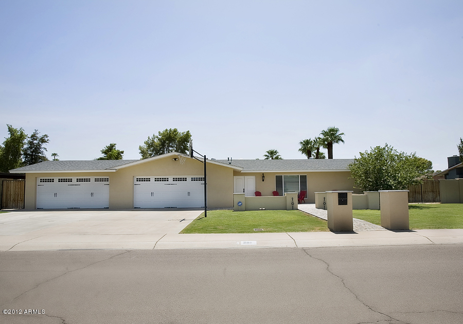 201 West Seldon Lane Phoenix, AZ 85021 - Photo 1 of 22 Lovely Single Level Home