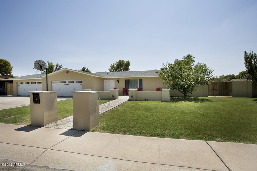 201 West Seldon Lane Phoenix, AZ 85021 - Photo 2 of 22 Welcome Home!