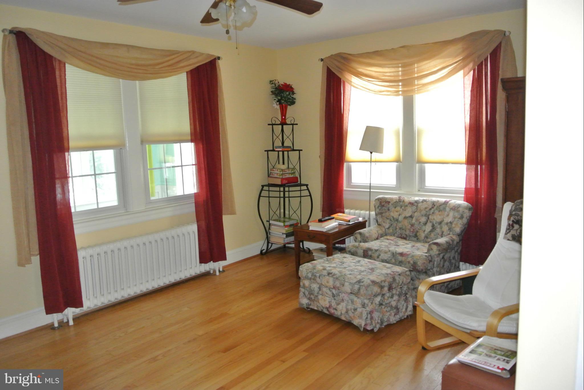 7000 Contee Road Laurel, MD 20707 - Photo 4 of 19 Living Room