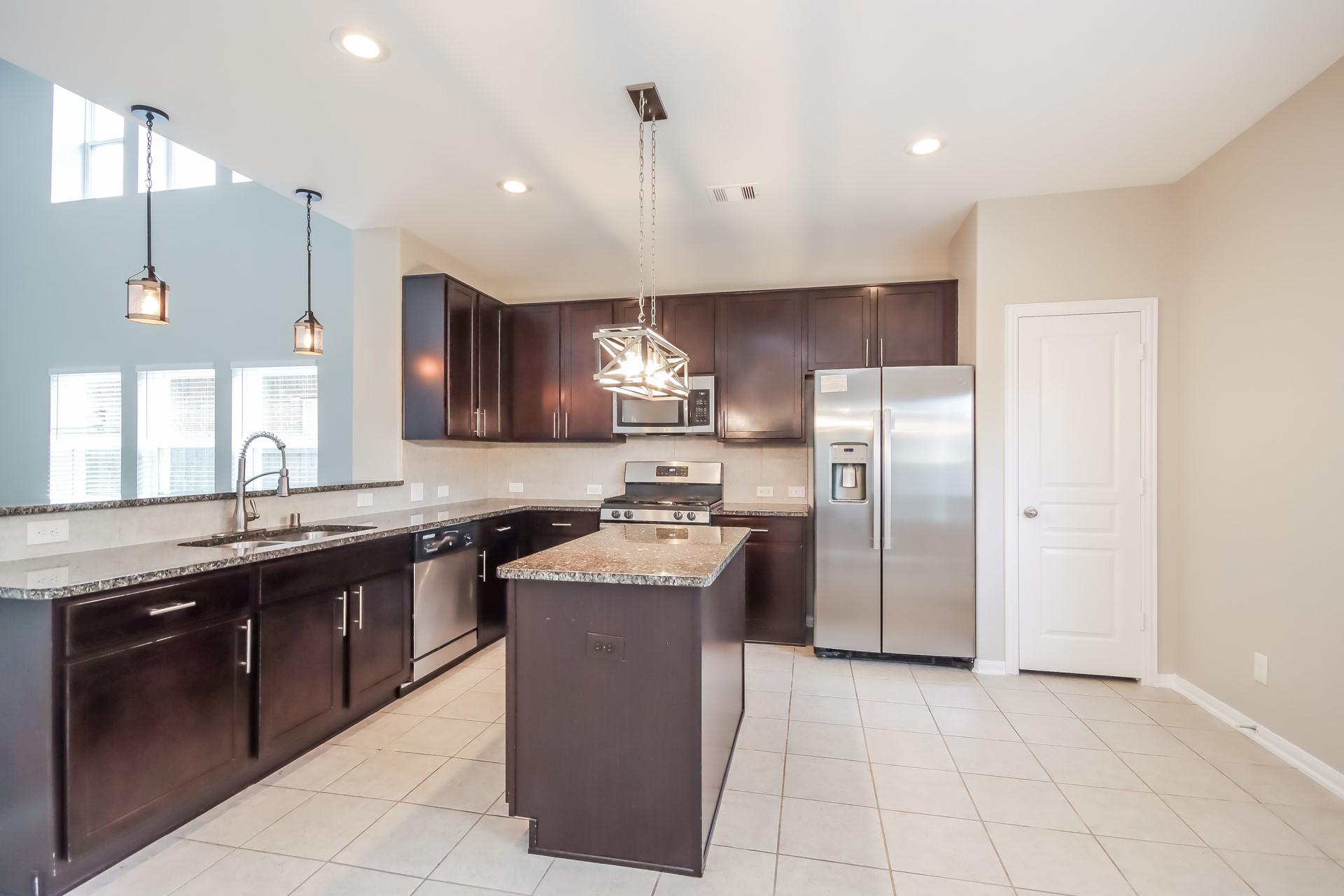 10002 Chase Court Baytown, TX 77521 - Photo 5 of 15