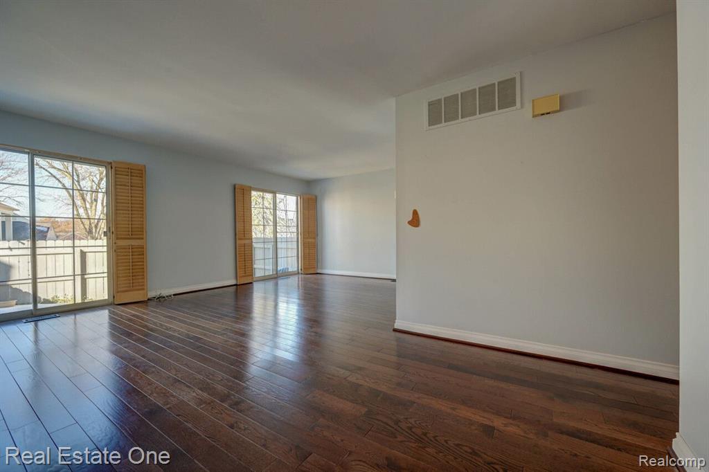 1406 Crescent Lane Rochester Hills, MI 48306 - Photo 11 of 49