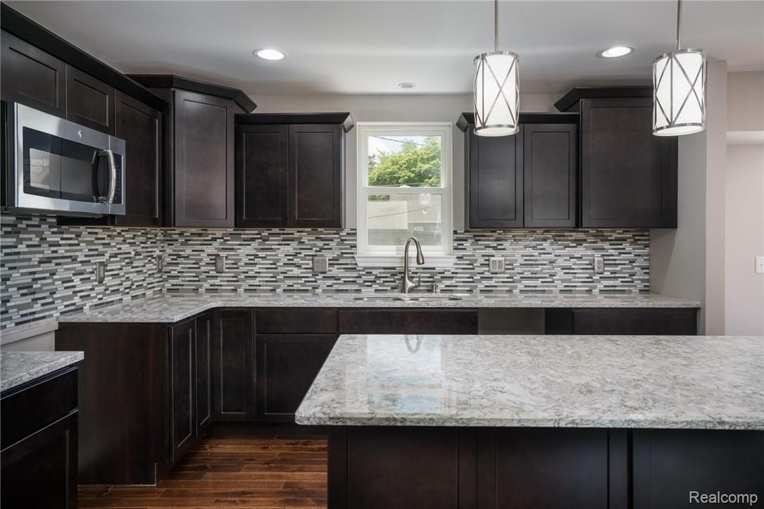 1411 Columbia Road Berkley, MI 48072 - Photo 7 of 31 DSC02866-Edit.jpg