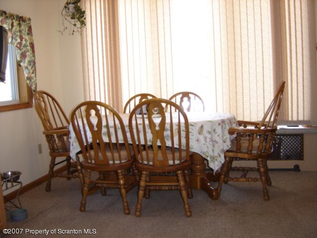 7 Rr Mill Moscow, PA 18444 - Photo 5 of 12 Eat-in-kitchen area