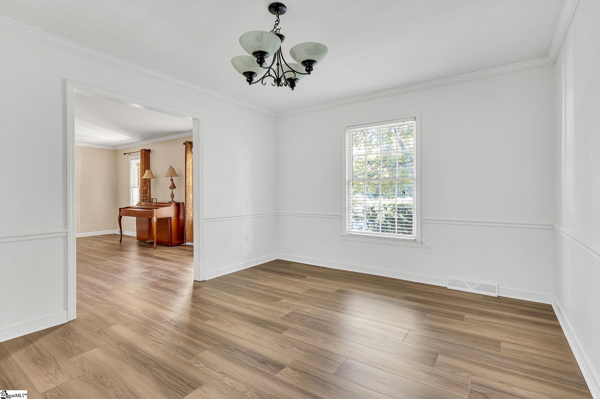 103 Oak Ridge Court Greer, SC 29650 - Photo 7 of 36 Gallery Image 7