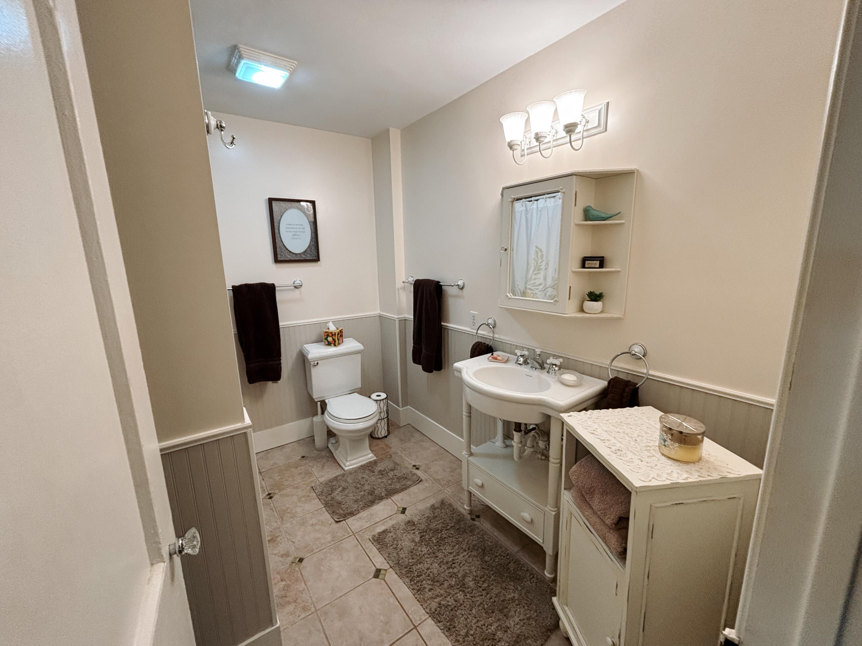 7100 Wing Lake Road Bloomfield Hills, MI 48301 - Photo 32 of 47 Upper Full Bathroom